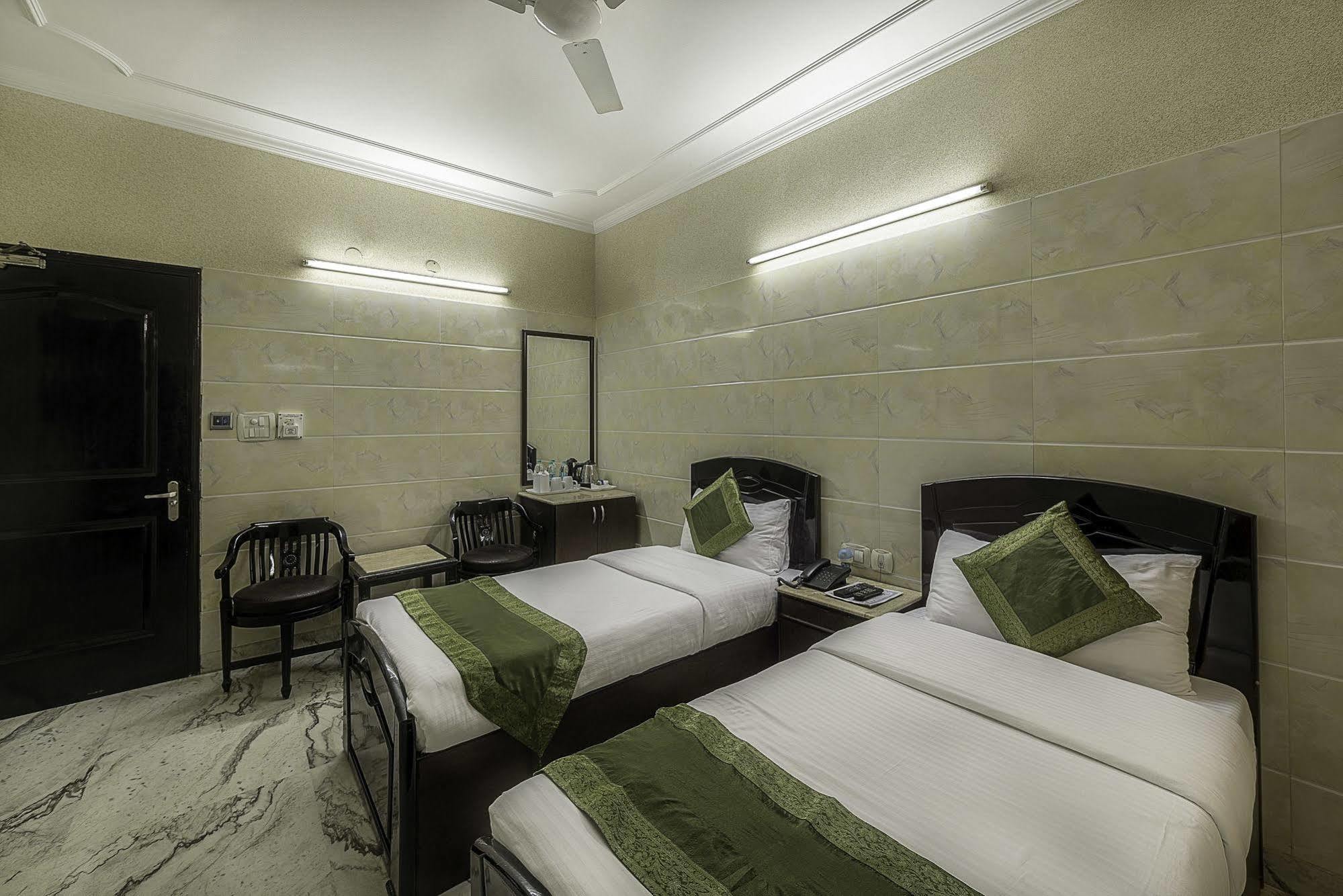 Hotel Treebo Trend Singh Sons Karol Bagh Nueva Delhi Exterior foto