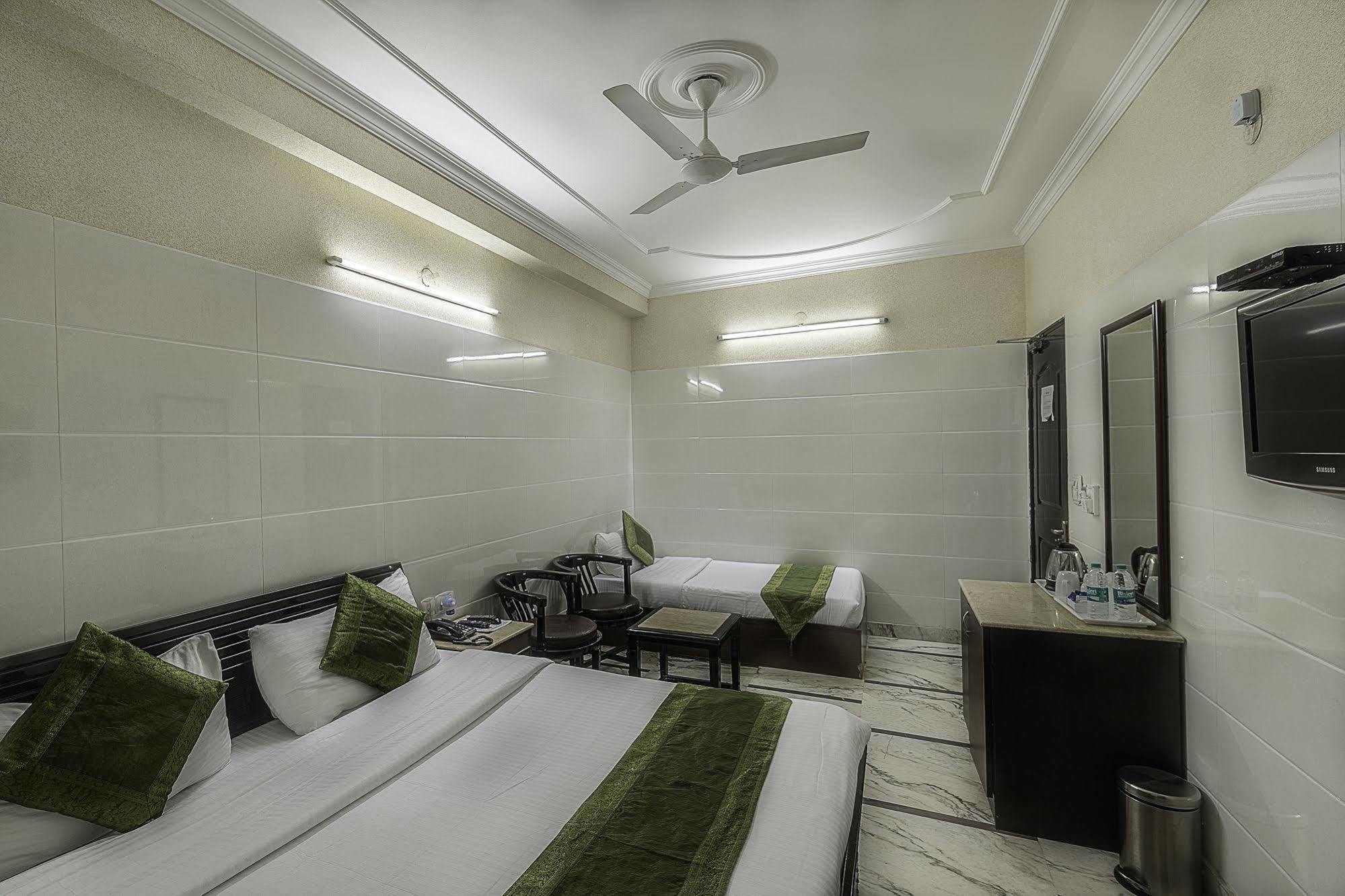 Hotel Treebo Trend Singh Sons Karol Bagh Nueva Delhi Exterior foto