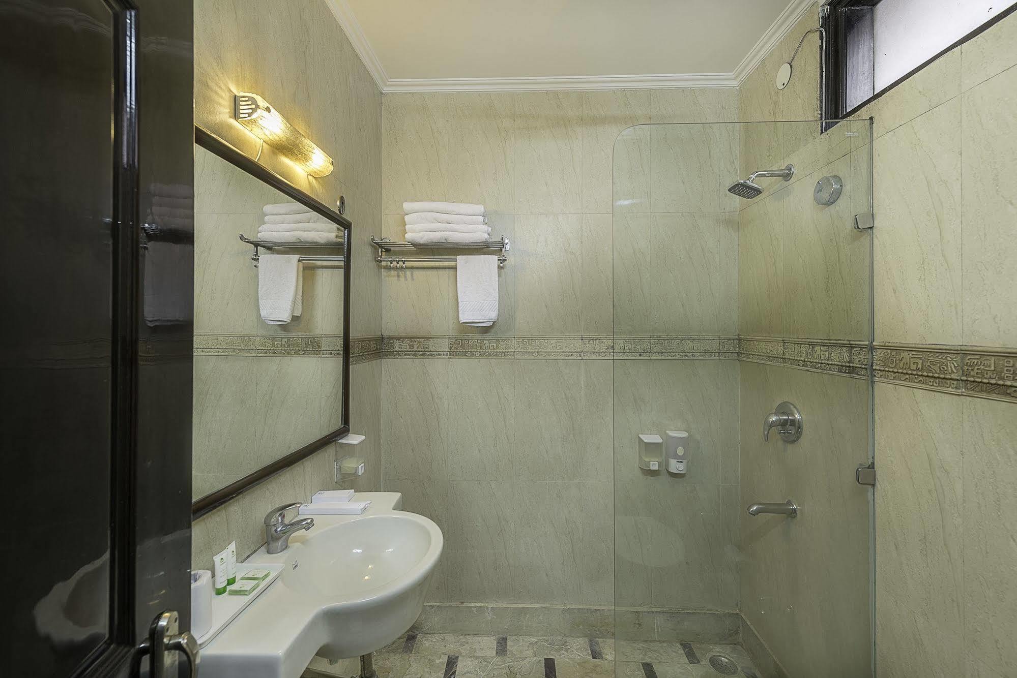 Hotel Treebo Trend Singh Sons Karol Bagh Nueva Delhi Exterior foto