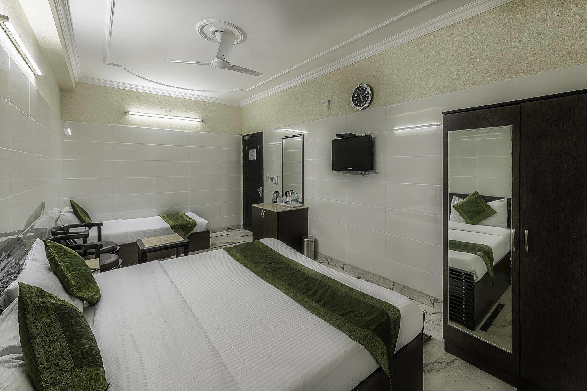 Hotel Treebo Trend Singh Sons Karol Bagh Nueva Delhi Exterior foto